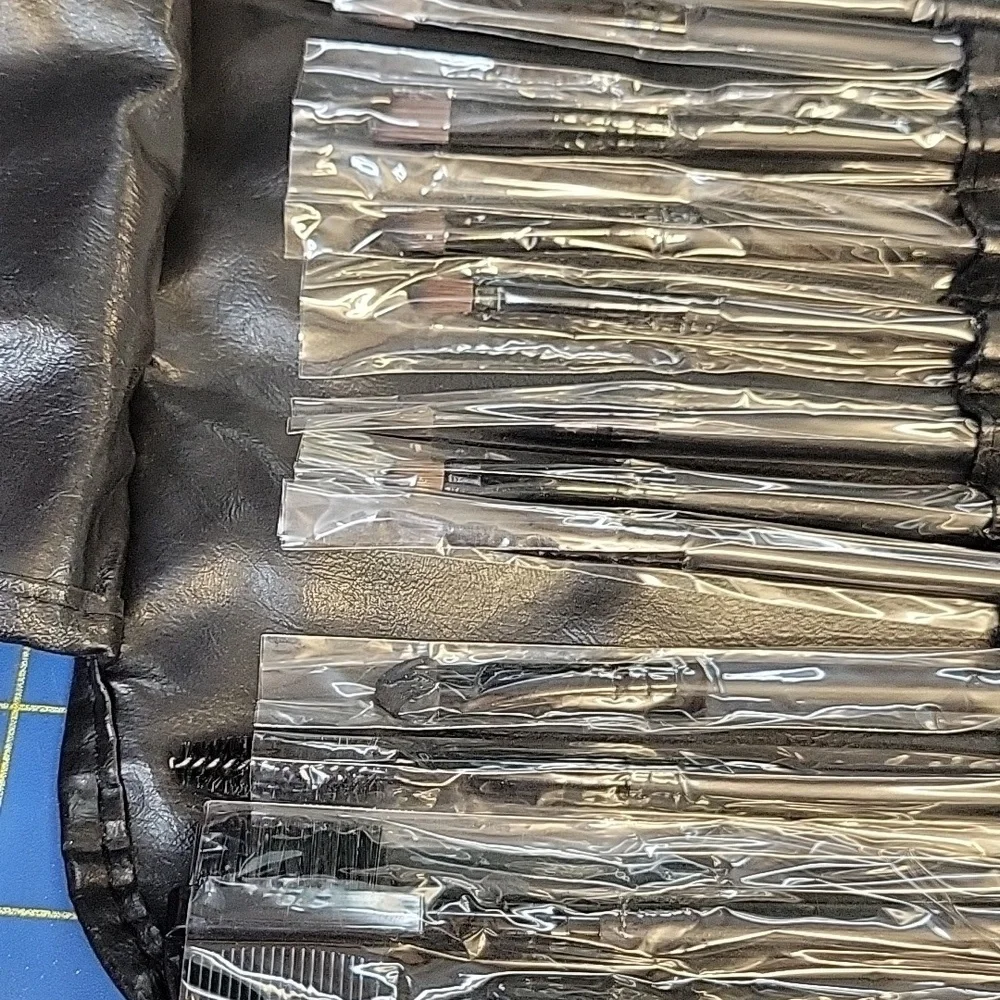 Black Makeup Brush Set of 22 Pleather Case New